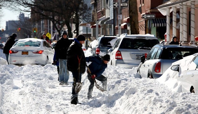 People work on digging out their cars following the recent snow storm in Brooklyn, New York. Photo EPA/Justin Lane
