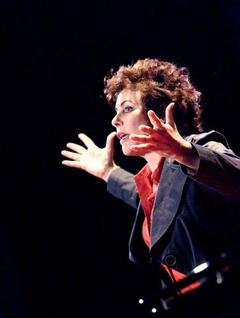 Ruby-Wax-Standing-1200px