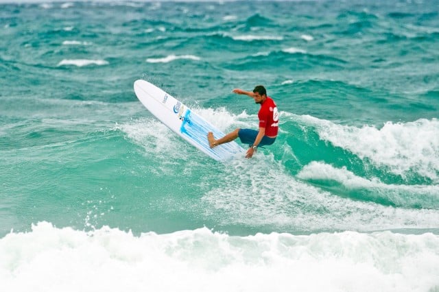 Harley Ingleby, 2009 ASP World Longboard Champion, powered through the difficult conditions. Photo ASP/Will H-S