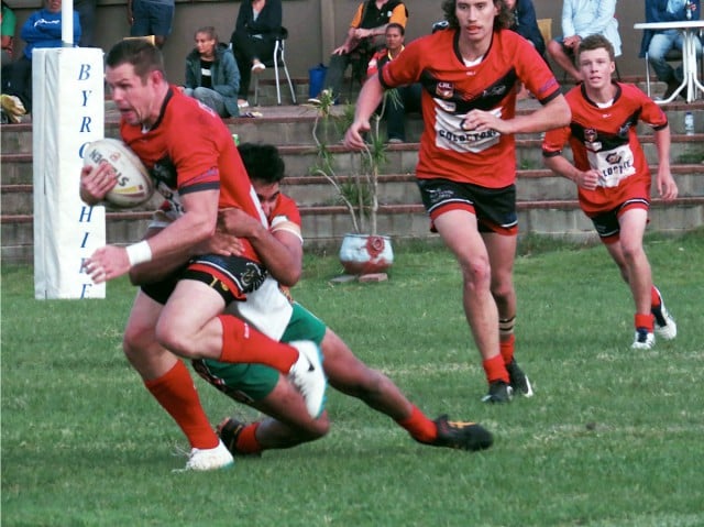 The Bay’s blockbusting full-back, Brad ‘Bruce’ Lees on the charge . Photo John Campbell.
