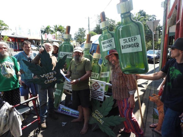 Thanks to a generous donation from Big John, an enthusiastic supporter of the HEMP Embassy and its efforts to reform the cannabis laws, the embassy this week presented Tony Bower of Mullaways Medical Cannabis with a new set of wheels. Big John is dying and divesting himself of his assets including a  diesel van. To see John's blog about treating himself with cannabis oil visit: https://cannabisoil4clearcellsarcoma.wordpress.com/ 