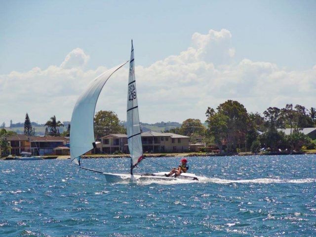 Puttin’ on the spritz! With lashes of splashes Duncan Dey sails Casper into the blue yonder at Ballina. (Photo supplied).