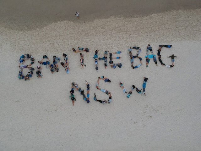 Sending a clear message to  Gladys Berejiklian to ban the bag in NSW. Photo supplied. 