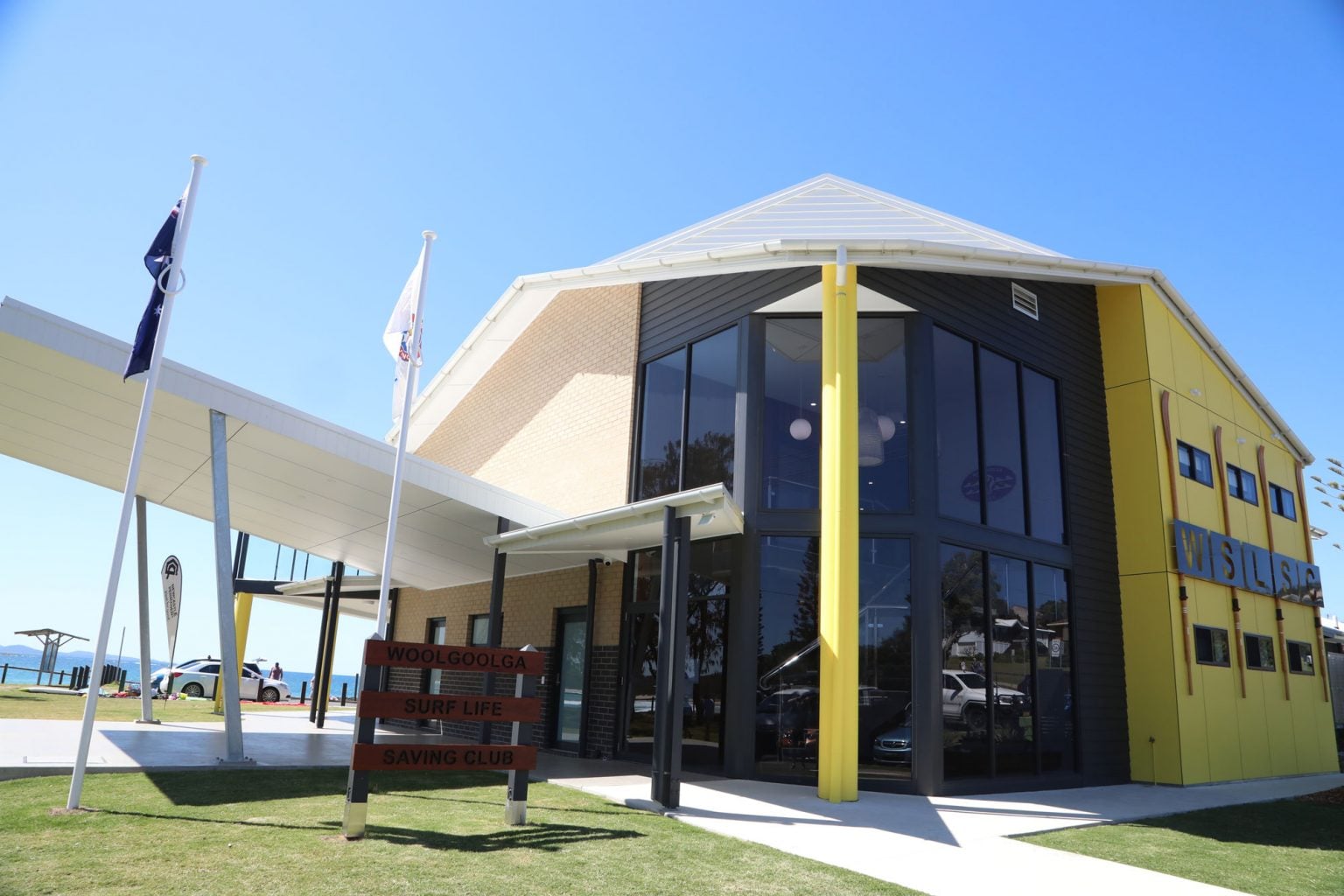 Surf Life Saving flags are up