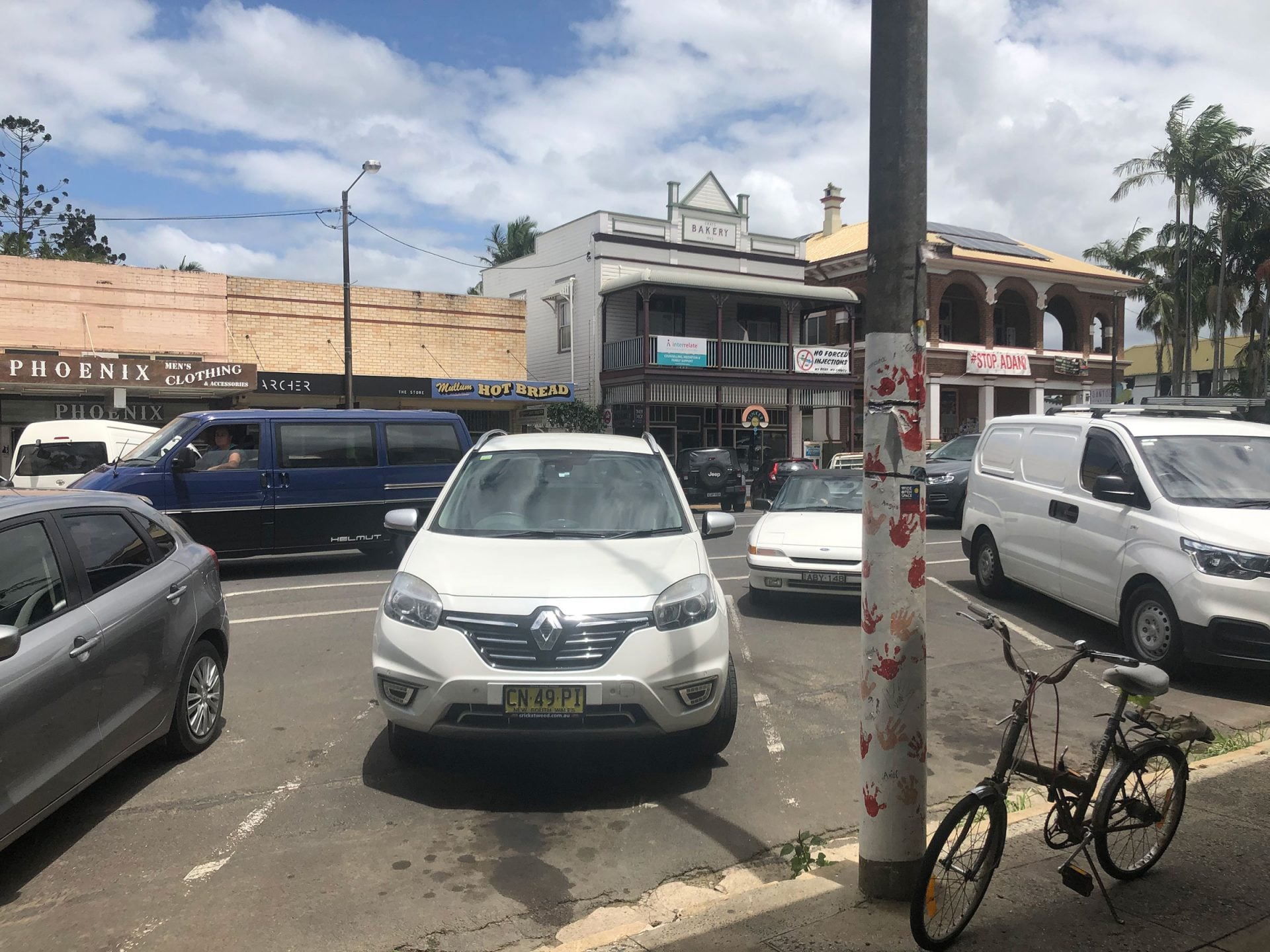 Car mania clogs Mullumbimby The Echo