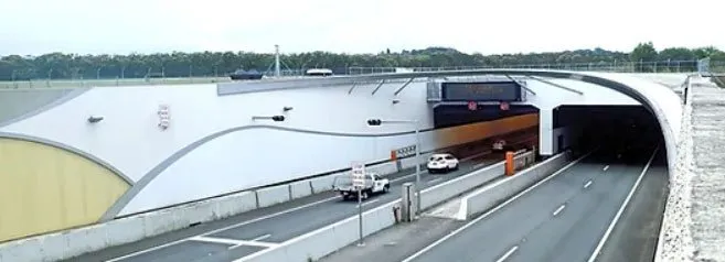 Peak holiday highway traffic warning